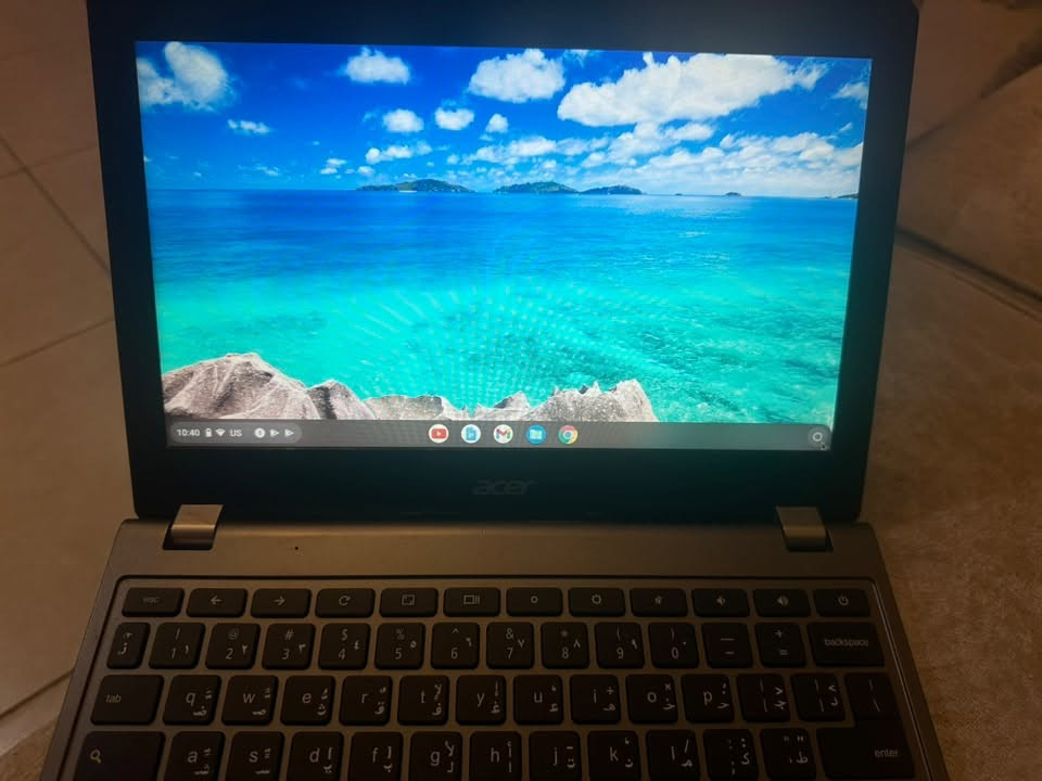 لابتوب Acer Chromebook للبيع💻
جهاز عملي وممتاز للاستخدام اليومي، الدراسة، التصفح، والأعمال المكتبية الخفيفة.
المواصفات والتفاصيل:
 الماركة: Acer (Chromebook C740)
 الموديل: C740-C4PE

 نظام التشغيل: Chrome OS (سريع وسهل الاستخدام)
 الحالة: بحالة جيدة وشغّال تماماً، مستخدم شهر تقريباً 
الملحقات: اللابتوب مع الشاحن
المهتم التواصل على الرقم: ***********

