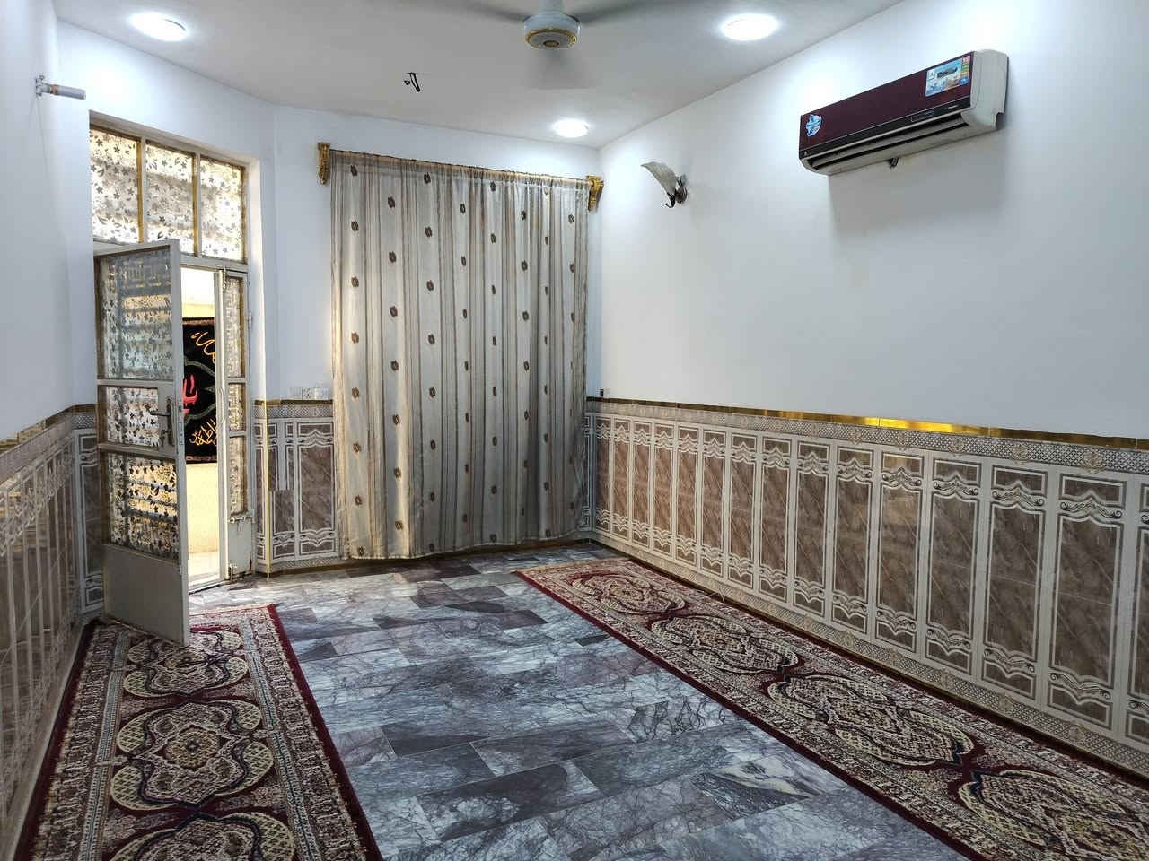 🏠 دار للبيع في مدينة الصدر -  🏠

الموقع: مدينةالصدر / قطاع 72 بالقرب من مدرسة 
المساحة: 144

تفاصيل وتقسيم الدار:

🔹 الطابق الأول:

• كراج 

•استقبال 

• غرف عدد 2.

• مطبخ حار   ومطبخ بارد • 

• حمام 

🔹 الطابق الثاني:

• غرف عدد 2

•حمام

•حالة البناء ( بناء حديث/2019)

ملاحظة : مجموع الغرف الكلي (4)

📝 نوع السند: (طابو ملك صرف / 

للتواصل والاستفسار: ‭***********‬
