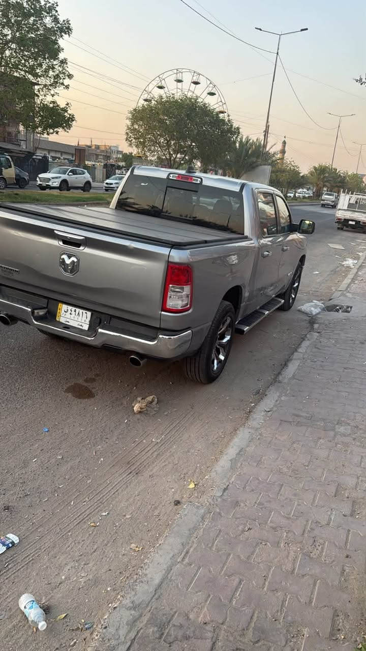 سلام عليكم
رام موديل ١٩ باك هورن  1500
باب طويل بدي قصير المرغوب 

السياره جديده وكامله من جميع النواحي اي نقص مابيها 
كير محرك تبريد صدر امامي خلفي تخم تاير جديد 
ادامه من جميع النواحي 
على أيد وحده 
محرك ٥٧٠٠ 
رقم بغداد شرط التحويل 
حادثها خشم الجاملغ الأيمن وخشم البنيد بدون دواخل 
وبدون أرباك 
السعر ٢١ونص 
مكان السياره بغداد الدوره 
 للتواصل على الرقم 
***********
