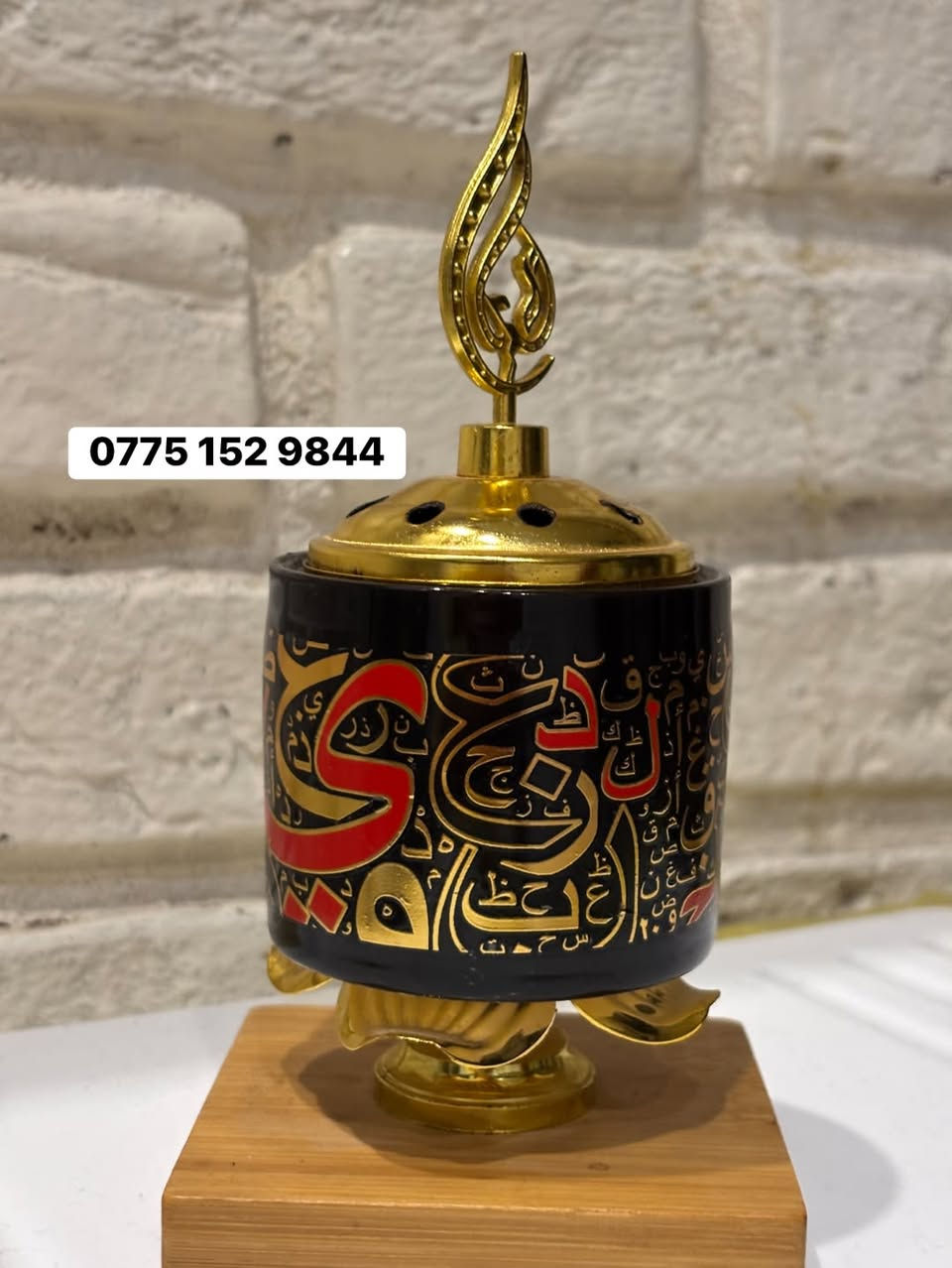 شوێن بۆن و بغورد 😍🔥
شێوازی بەکار هێنان بغوردەکە چەرخێکی لێدەدەیت و دەیخەیتە ناو کوپەکەی وە بۆنەکەی لە سەرەکەی بڵاو دەبێتەوە .
زۆر ئەصڵ 
هەم بۆ جوانی و هەم بۆ بۆن خۆشی ماڵەکەت بەکاردێت 
سلێمانی 
نرخ تەنها ٧ هەزار 
***********

نص مكتوب في الصور:
- ته نها ٧ حه وت هه زار
- ***********
- V ته نها حه وت هه زار
