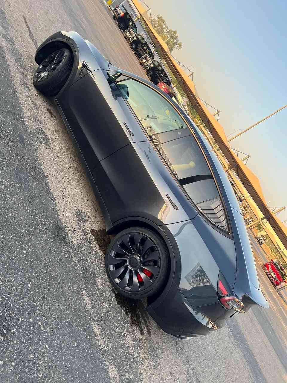 السلام عليكم 
تسلا مودل y دبل ماطور بفورماس 
موديل 2024 وارد امريكي دخول جديد مرقم اربيل بأسمي شرط التحويل حادثه امامي صبغ بس البنيد بيه سياره جاهزه من كلشي اي نقص مابيه ماشيه 8الف مواصفات فول الفول المعروفه بالبفورماس 
مكان السياره بغداد ابوغريب 
السعر 215 وبيه مجال 
رقم ***********
