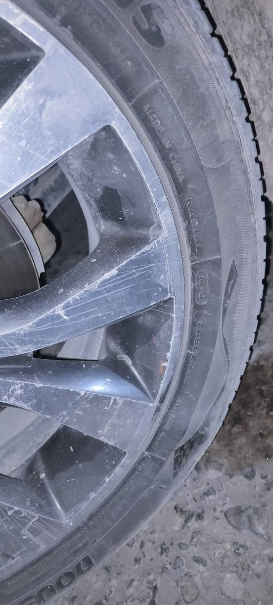 عندي 3 اطارات مال اكسنت قياس 16,50,195 نقشتهن عاليه  بس بيهن 2  من تنفخهن زايد  اصير بيهن عنجوره زغير وكلشي ما عليهن جنت شادهن ومشي عليهن الي يفيدنه  3 ب25 نهايتهن *********** نجف
