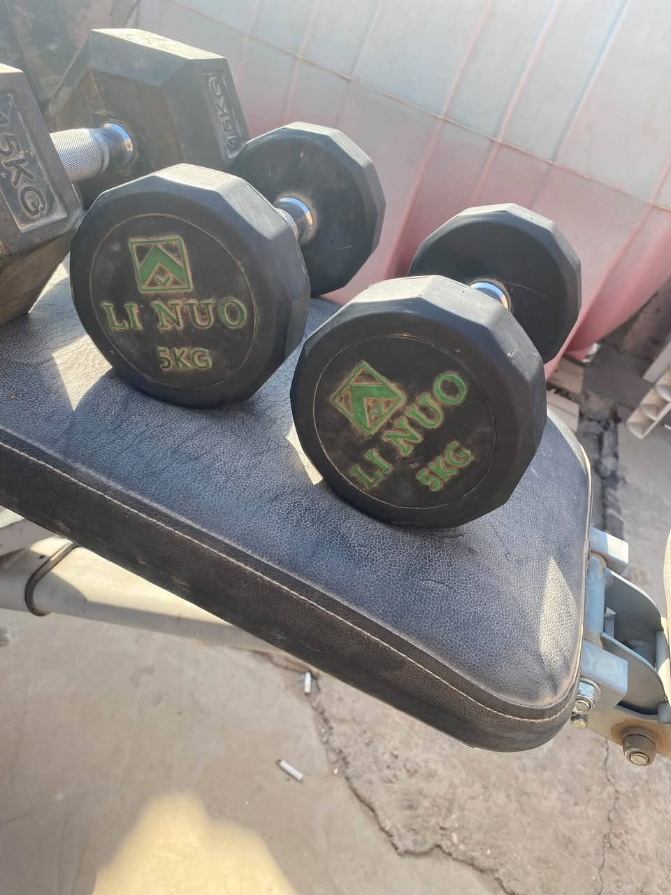 للبيع شلع قلع كلهن 175 الف وبيهن مجال قليل
متواجد عل واتساب هم ***********
