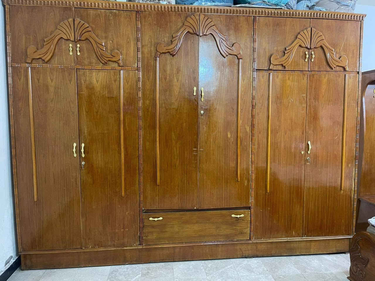 سلام عليكم غرفه للبيع غرفه كامله مستعجل علا بيعتها الله شاهد الغرفه حلوه مرتبه بكان حي الجهاد,*********** السعر ٦٠٠وبيها مجال قليل
