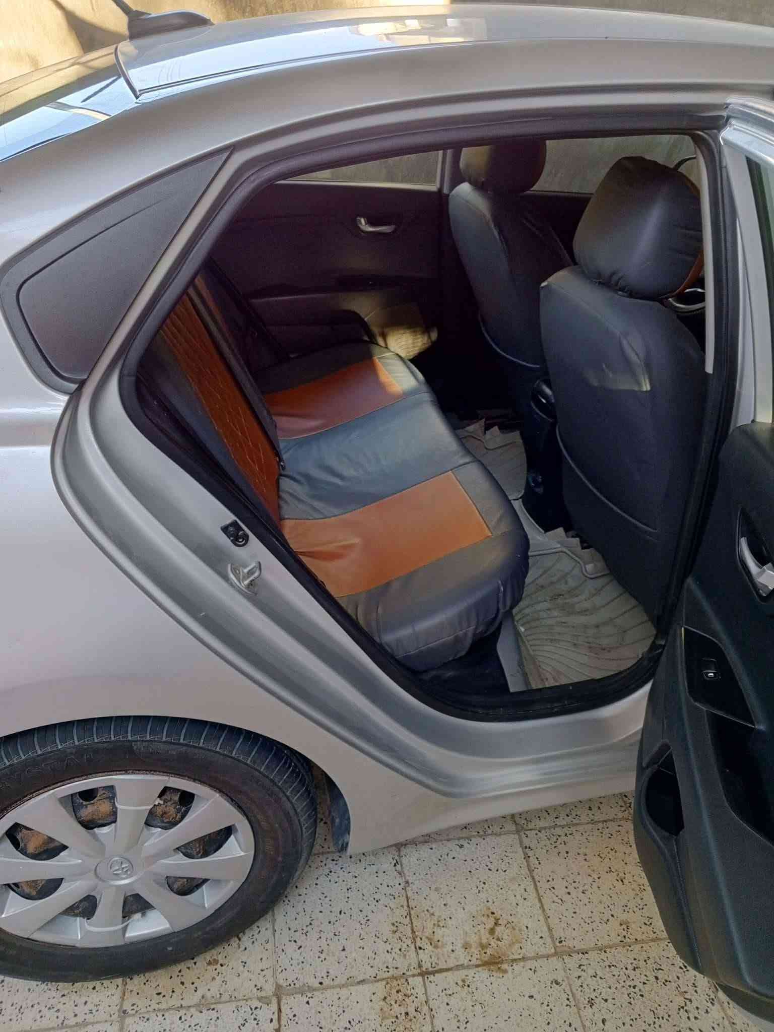 ريو 19 الشكل الجديد رمحرك 1600 رقم وسنويه جديد والهزه جديده كير ومحرك مكفول وبيه بس قطعتين جاملغ صبغ وبنيد تبديل السيار باسمي كامرا دواره شاشه كير اتماتيك اسبورت وعادي العنوان بعقوبه سعر ١٠٥ مكلغه سكرين وخاص
