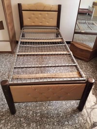 جرابي نفر عدد ٢ للبيع وميز تليفزون ووكعدات ٤ حي الاعلام تواصل ٠٧٨٧٠٣٠٨...