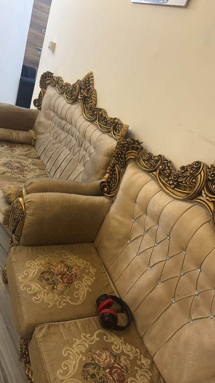 مرحبا عندي تخم وبوفيه***********

