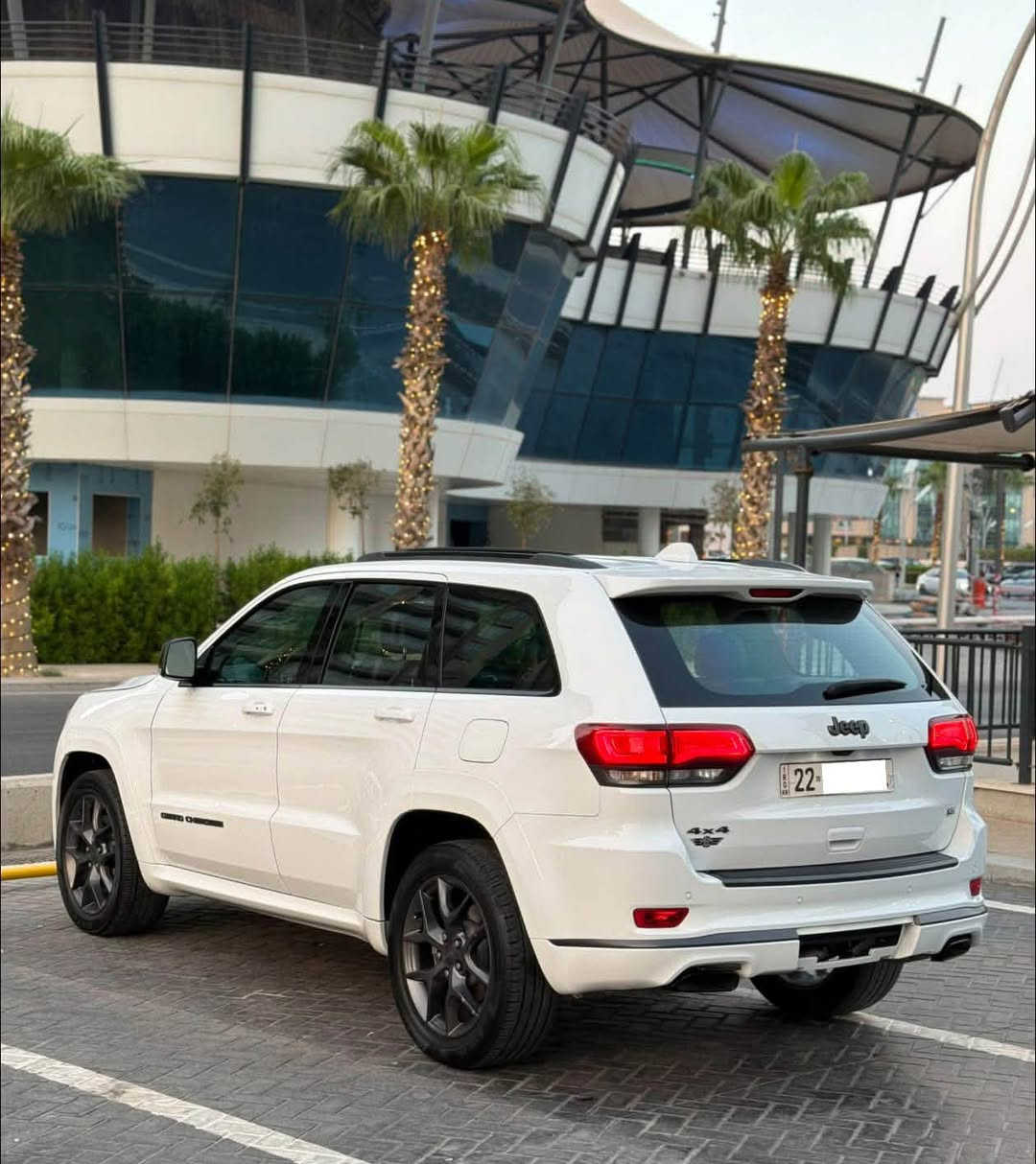 بيع او مراوس جيب S كراند شيروكي خليجي وكالة هارلم 2020 فول مواصفات S داخل احمر 4X4
سقف بنوراما بالكامل 
بصمة ابواب وتشغيل 
كراسي جلد وخزن 
شفاتات كير بالاستيرن
استيرن كهرباء
جنطة كهرباء شفط
تبريد مركزي قطعتين
رادار نقط عمياء
شاشة كبيرة 
ماوس تحكمات
كامرة دوارة
مقاعد كهرباء 3 دكم
كيج الإلكتروني دجتل 
تشغيل عن بعد
حساسات امامي وخلفي 
دبل اكسل 4x4
بخاخ تنضيف لايت
مري كهرباء شفط
لايتات وكشاف زنون
لددات امامي وخلفي 
تدفئة كشنات وستيرن
6 سلندر 3.6 محرك المرغوب
اشاير بالمري 
تحديد مسار
15 سماعة مع دمامات خلفية 
تحكمات سترين بالكامل 
وضعيات قيادة متعددة 
اوتو ستوب 
رؤية ليلي ناظور
انظمة منحدرات وتحكمات
باقي مواصفات ال s معروفة فول متنعد 
السيارة مكفول كفالة عامة الكير والمحرك ايضاً كلها بالشرط
ماشية 70 الف 
رقم اربيل الجديد هزة وفحص وسنوية كلها جديد الى 2031 
السعر 318$ وماكو هيج سعر بكل السوك بهيج نظافة
*********** اربيل
