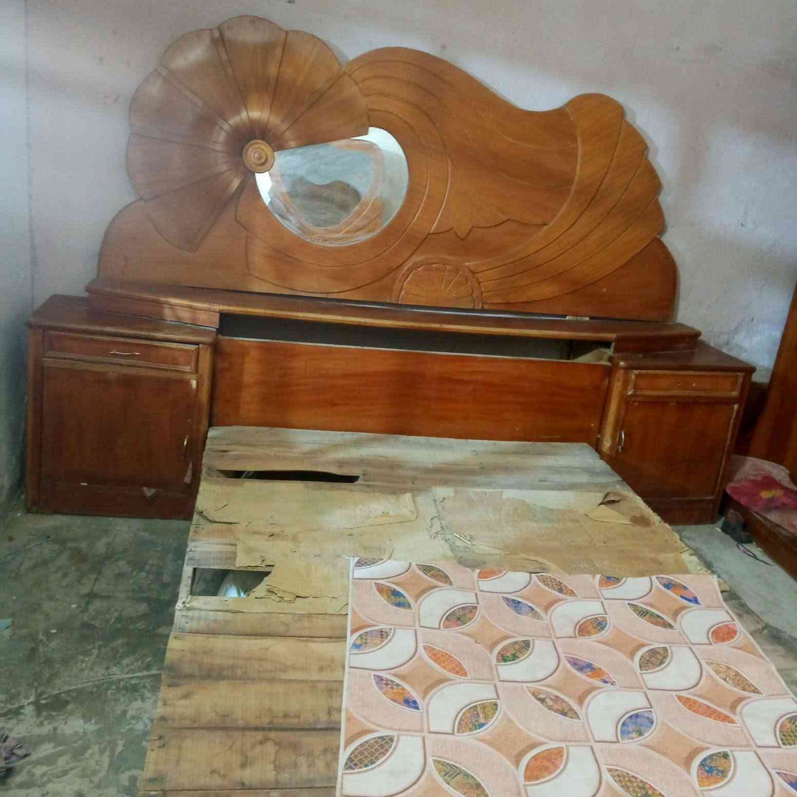 سلام عليكم تخت وراس جربايه وميز ابو مرايه عوزهن شغل صبغ سعرهن 40 مكان الاسكان ***********
