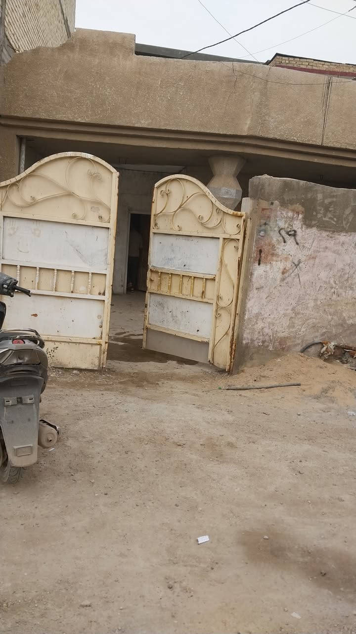 السلام عليكم  بيت بالطي كاظميه الثانيه ترميم لو تفليش زراعي ملك سند ٢٥ المساحه ١٤٠ واقع حال شارع عريض يبعد عن الشارع العام ١٠٠ م تقريبا شارع عريض مي كهرباء واصل ***********السعر المطلوب ١٢٥وبي مجال
