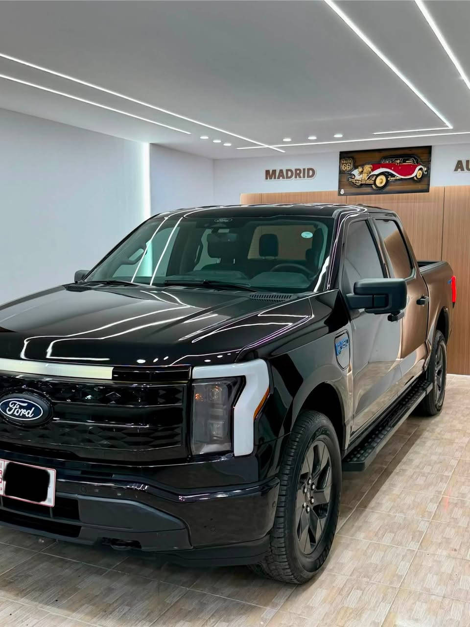 فۆرد F-150 مۆدێل 2024 Lightning
فول كارەبایی 

455 هۆرس پاوەر

🔹دبل ماتور

🔹455 هۆرس پاوە

🔹ماوەی رۆشتوو : 7 هەزار .

مواسەفات سەیارە /

🔸دەرگا گەورە بۆدی کورت 

🔸شاشە گەورە 12 ئینج .

🔸گێچ کامل ئەلکترۆنی .

🔸گێر ئۆتۆماتيك 10 نمرە .

🔸کامێرا و رادار 360 پلە . 

🔸 رادار و خەتی جادە .

🔸6 مۆدی لێخورین . 

🔸نیزامی Apple CarPlay & Android Auto

🔸لایت LED . 

🔸فوول Auto ، LED لەگەل سورانی تایەکان  .

🔸کامێرا و حەساسی دواوە . 

🔸فۆر ویل ( 4*4) . 

🔸ئاوێنە رادار و دژە فوول .

▫️زۆر مواسەفاتی تر .. 

🔷 چوار تایەی تازەی لۆک . 

🔷بێ مەسرەف هەموو شتێک بەشەرت . 

🔷رەقەم کاتی کوردستان . 

🔹نمونە لە جوانی بێ قەپ و قۆپ . 

تەنها بۆنیتی بۆیاغە لەگەل كەمێك چاملغ

بێ ناو گرتن بەشەرت

نرخی : 318 $ . 

ناونیشان / کۆیە 

ژمارە موبایل و واتساپ و فایبەر :***********

ـــــــــــــــــــــــــــــــــــــــــــــــــــــــــ

فورد F-150 لايتنينغ - موديل 2024

 كهربائي بالكامل

 قوة 455 حصان

 المسافة المقطوعة: 7,000 كم

المواصفات:

 مقصورة واسعة (باب كبیر بودی قصیر)

 شاشة كبيرة قياس 12 بوصة

 عدادات ئلیكترونی بالكامل 

 جير أوتوماتيك 10 سرعات

 كاميرات ونظام رادار 360 درجة

 نظام الحفاظ على المسار ونقطة العمياء

 6 وضعيات قيادة مختلفة

 نظام أبل كاربلاي (Apple CarPlay) وأندرويد أوتو (Android Auto)

 دفع رباعي (4x4) / (ديبل أكسل)

 أضواء أمامية LED بالكامل

 إضاءة أمامية أوتوماتيكية بالكامل LED مع خاصية الالتفاف مع الإطارات

 كاميرات وحساسات خلفية

 مرايا جانبية تحتوي على رادار ونظام مضاد للوهج

 مواصفات أخرى عديدة...

الإضافات والحالة:

 أربعة إطارات جديدة تماماً 

 بدون أي مصاريف أو أعطال، كل شيء شرط الفحص

 رقم تسجيل مؤقت (كردستان)

 بحالة الشركة

 السعر: 315$

 الموقع: كويسنجق (كۆیە).

للتواصل (هاتف، واتساب، فايبر):***********

(يُرجى إدراج رقم الهاتف هنا)
