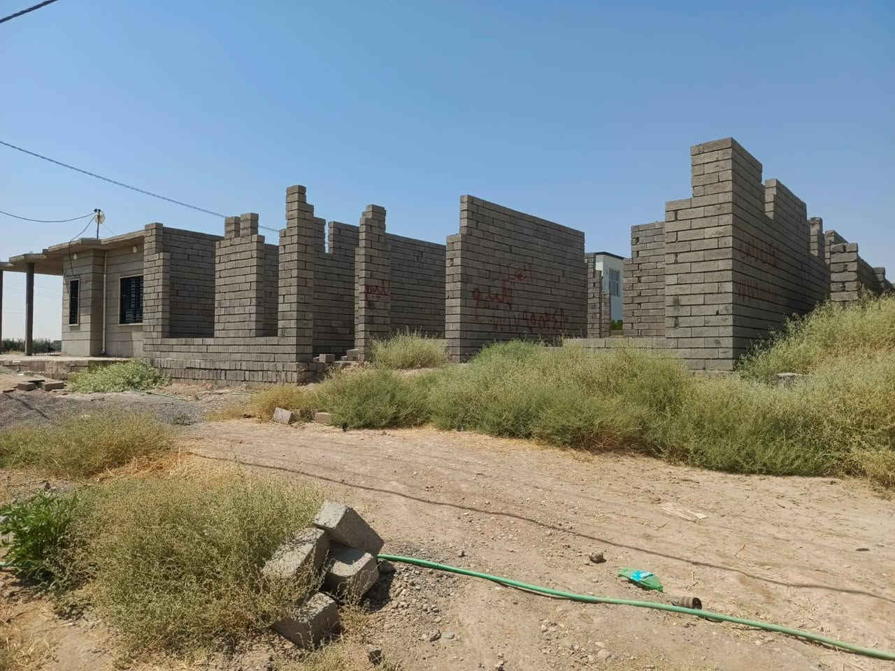 هيكل للبيع في القيارة ورة السجة قريب من بيت صباح الگصمي مو بعد عن التبليط ماء وكهرباء شغل درجة أولى
مساحة الارض 360
البناء 210
3 غرف  
حمامات 2
استقبال 4×5
ربعه 7ونص ×4
مطبخ 5×5
ممر للغرف واسع 
كليدور
الاساس حفر ودفن جلمود وتكيله جبليه وحدل 
تسليح حديد
الاساس عرض60 سنتيم
وعمق 50 سنتيم  

داير جهتين
بناء 21 ساف
ماء وكهرباء
سند زراعي
للمزيد من المعلومات حول هذا الموضوع إتصل ***********
