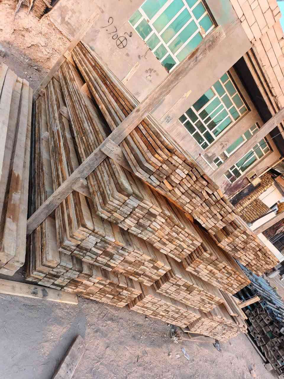 السلام عليكم لوح أربعة متر +سير 3*3و2*4شغله وحده تارس 25 العنوان بابل ***********
