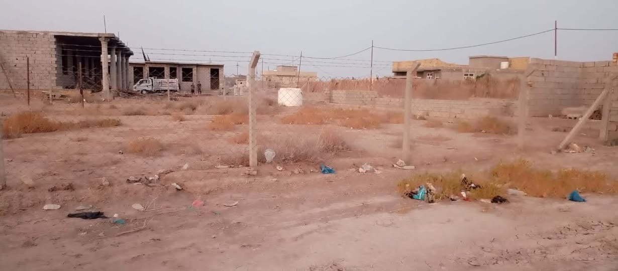 قطعه زراعي مساحه 1390 متر قرب شركة نفط ذي قار قرب علوك الخضار مسيجه***********
