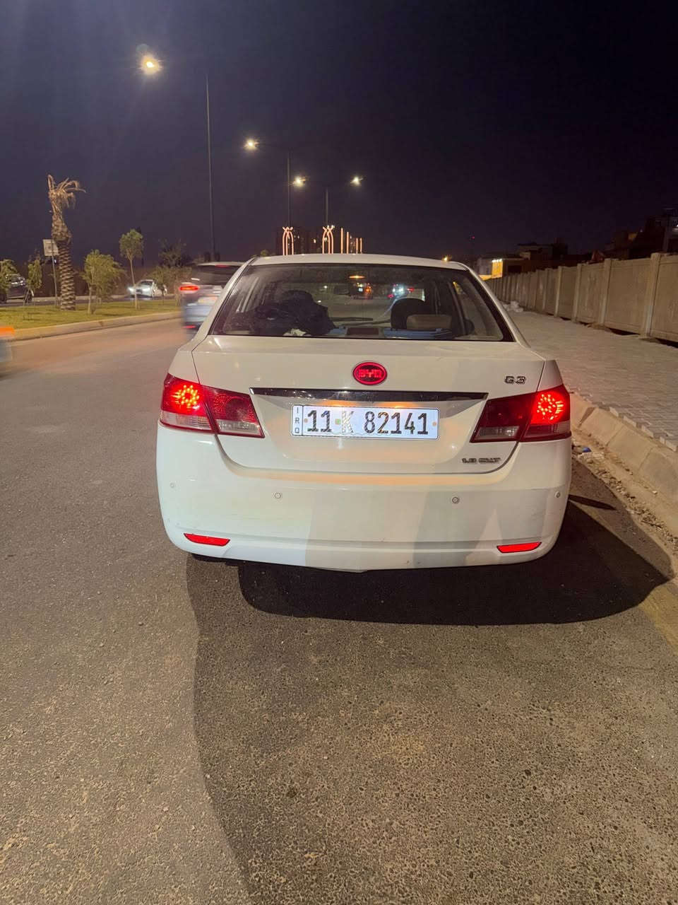 السلام عليكم byd 2013  g3 للبيع سياره كامله كهربائيات تبريد ثلج كامل محرك وكير نظيفات 100/100 حادثها جاملغ وباب عكس سايق بيها صبغ صفحه الحادث السعر ٤٦ وبيها مجال لشراي الاستفسار الاتصال ***********
