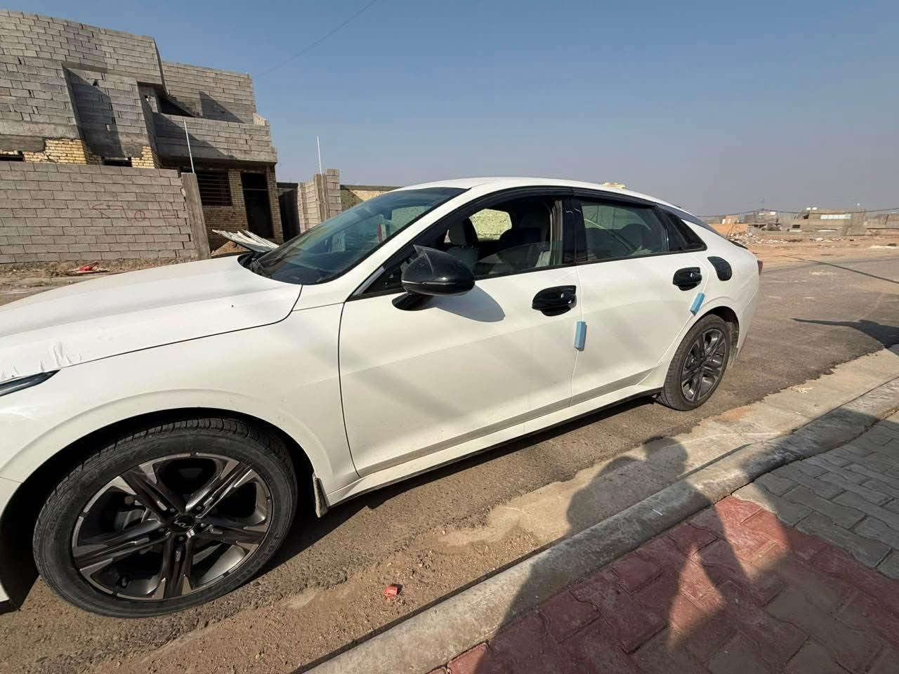 K5  السلام عليكم عندي كيا خليجي موديل٢٠٢٣
مواصفات
بصمة تشغيل 
مرايا شفط
تشغيل عن بعد 
حساسات امامي خلفي 
كاميرا خلفية دواره 
ماشية ٦٨ الف كيلو
رقم بغداد باسمي 
السيارة  استلام شركه استخدام شخصي كامله مكمله ما تصرف عليها دينار مكفوله كفاله عامه فقط بيه صبغ بالجاملغ الخلفي على كد شبر مو اكثر  مكانه الانبار الرمادي السياره معروضه ب١٨٠ $ وبيه مجال شي بسيط وهذا رقمي *********** تواصل بس على الرقم بغداد, العراق
