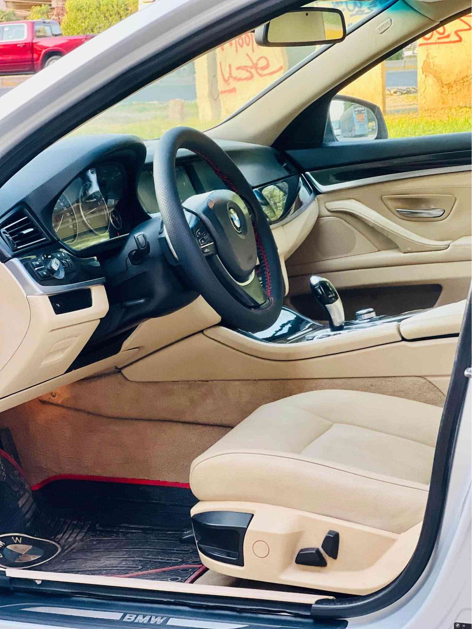 السلام عليكم 
للبيع BMW F10 530i
***********
محرك 6 سلندر نوزل قصير 
موديل 2011 وارد خليجي فول 1/1 السياره جاهزه وجديده ماشيه 219 الف كيلو تخم تاير حداديه جاهزه بدون نقص 
للبيع رايده ب145$
شرط التحويل بيه صبغ جاملغ خلفي ونص باب الصدر ودعاميات مكانه اليرموك  4شوارع بغداد, العراق
