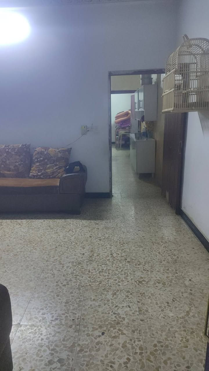 السلام عليكم بيت للبيع تجاوز 100 متر زعفرانيه يم شركه الزوراء الاتصال***********
