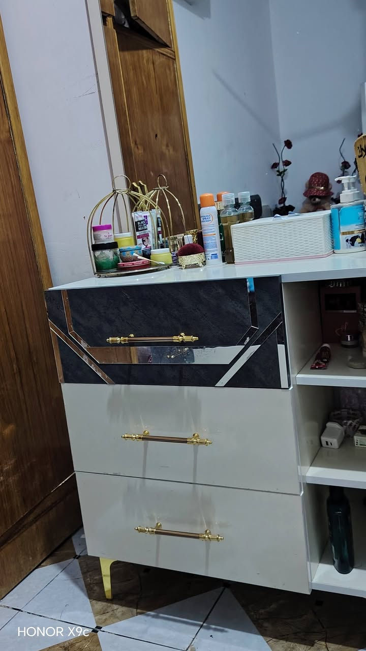 غرفه تركيه البيع ***********

نص مكتوب في الصور:
- HONOR X9c