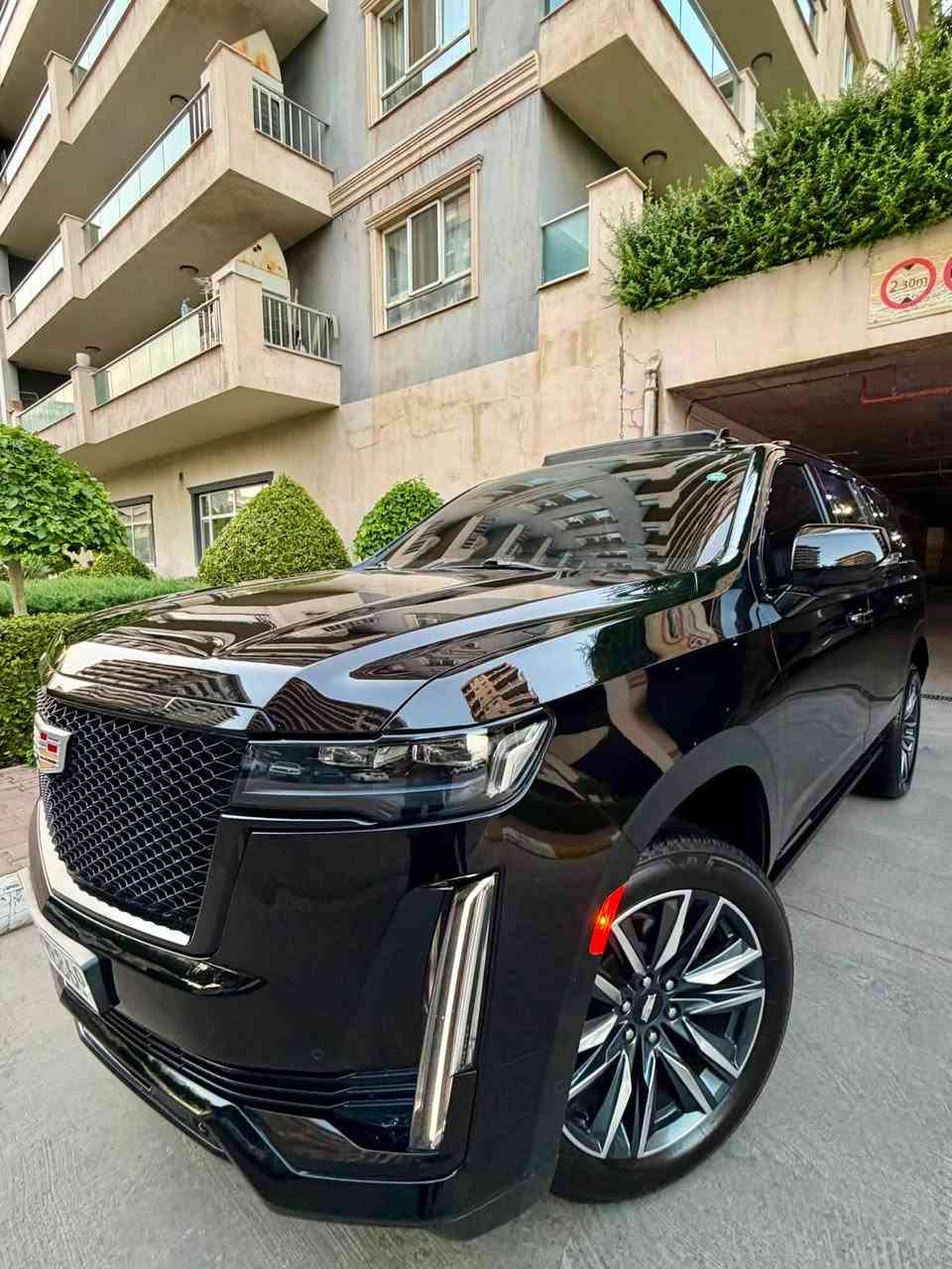 كاديلاك اسكاليد ( 2022 )  خليحي وكاله
منصور 🪬 ‏

أعلى مواصفات   يعنى فول فول 
اسود بلاك ادشن بلادي فول 
يعنى ٣٦ سماعت 
سياره بدون صبوغ بدون بارد بدون رمل
خليجي وكالة المنصور وبعدهه بالضمان  
مكفولة كفالة عامة 
گير محرك بشرت مامفتوح 

 المواصفات .  علا مصفات بل كديلاك
تشغيل عن بعد  
٣شاشه
‏‎5 كاميرات
‏‎5 بصمات
فور ويل
كشن ماسج
كشن رجاج 
دوسات كهرباء 
داتا شو 
بانوراما 
داخل احمر 
لايت زنون عالي ناصي ٥ عدسات
‏‎4 شاشات بالدشبول والسقف والكشنات
تحكم بريك 
جنطه ذكيه جلاق
رادار تحديد مسار
رادار خلفي
رادار امامي 
رادار جانبي 
كشن تدفئة وتبريد سايق وراكب
كشنات امامية تدليك
كشنات خلفية تدفئة
مري شفط 
اشارة بداخل المراية
كشنات جلد 
كشنات خلفية منفصل VIP
علامة كاديلاك ضوئية بالدعامية الخلفية
الكشنات كهرباء 
ذاكرة ميموري ستيرن وكشن
قاصه 
سقف شاموو
ويل ٢٢ بلادي 
بااختصار السيارة فول للاخير 

مكان سيارة سليمانيه 
سعر 675 ورقه
رقم صاحب سيارة 
***********📞
