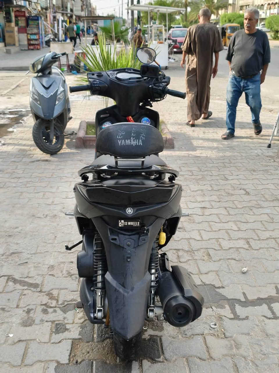 سكنس • اسود • كامرات