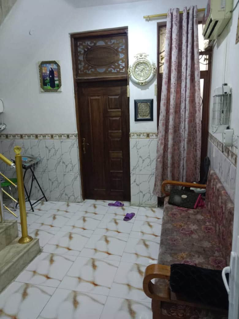 🏠 دار للبيــــــــــع
فـــــي حـــــــي الصحــــــــة خلـــــــف المدهـــــــــش
________________
المساحـــــــة // 100م  #طابـــــو #زراعـــــي #سنـــــد 25 
الواجهــــــــــة  // 5م
النـــــــــــــــــــزال// 20م
________________

🧱🏗️ #الطابــــــــــــــق #الأرضـــــــــــــي
غرفــــــــــة وصالـــــــــة وهـــــــــــول ومطبـــــــــخ ومجمــــــــــع صحيــــــــات وطارمــــــــــــة ...
🧱🏗️ #الطابــــــــــــــق #الثانــــــــــــــــي
غرفـــــــــــة وهــــــــــول ومجمـــــــــع صحيــــــــــات ...

________________💲
السعــــــــر 108 مليـــــون ممكـــــــن تفــــــاوض
________________💲

#مكتـــــــــب
                🏘️أمــــــــلاك بابــــــــل للعقـــــــار🏘️
#الكائـــــــــن
                                واتســــــــاب 
        ***********📞☎️📞***********
   شارع_الكرامة_قرب_الضريبة_مقابل_التخطيط_العمراني
_____________________________________________
