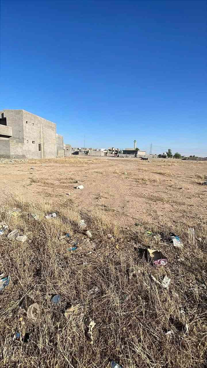 السلام عليكم قطع ارض للبيع القريه الجامعيه
مساحه210 م واكو مساحه 230 م واجهه 10 نزال 23
قريب من التبليط ماء كهرباء قريب بيها وصل بلدية 
الاستفسار علي العزاوي ***********
