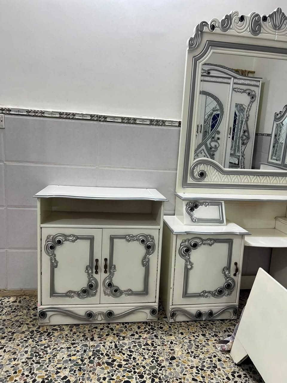 غرفه اخشاب عراقية مال عرسان السعر ٧٥٠ العنوان الشعب حي بساتين ويوجد توصيل ***********
