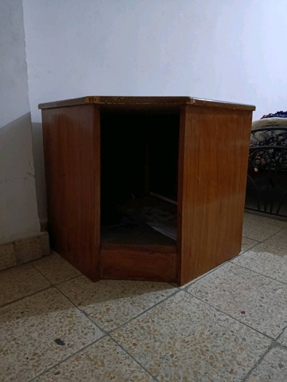 للبيع غرفة للتواصل رقم ***********