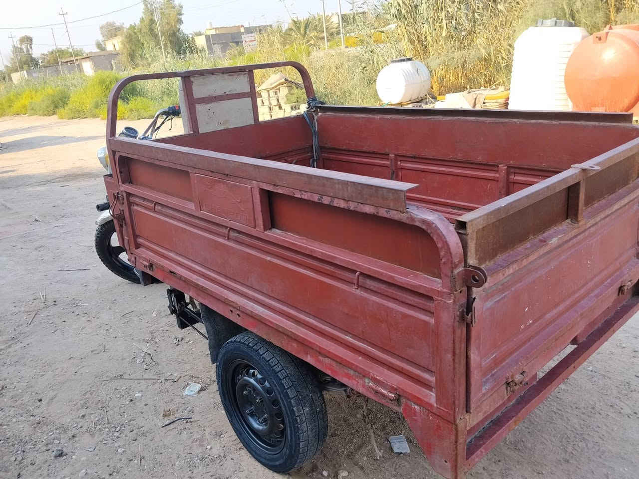 السلام عليكم ستوتا موديل 15 اومحرك 16  احمر للبيع 950 او مراوس بستوته نضيفه وانطي فرق وراق اصولي  كربلاء خلف جامعة العميد ***********
