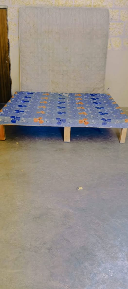 غرفة نوم • صاج • ما بيها عيب