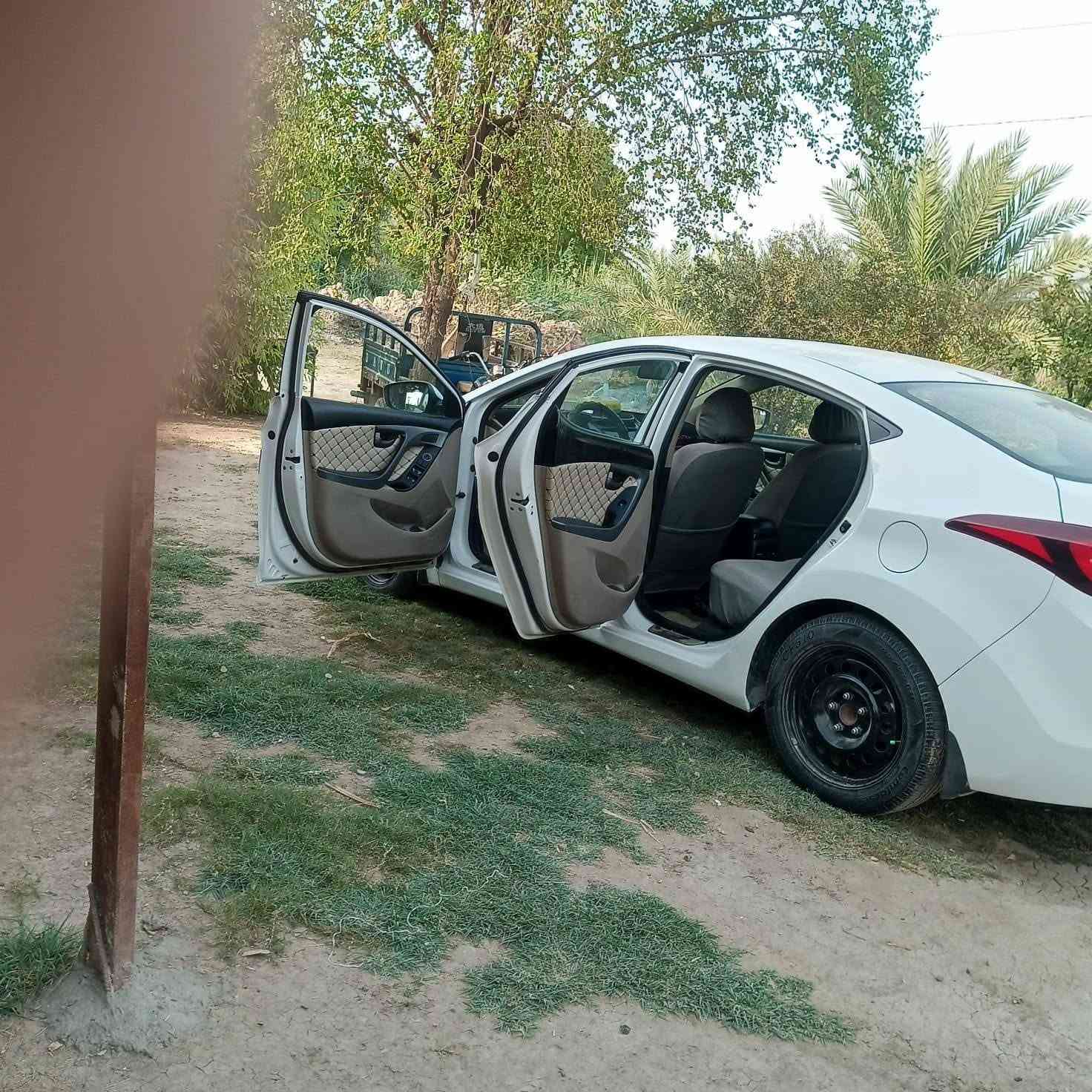 السلام عليكم النترا 16 خليجي محرك 180 دوش سياره جديده وخير من الله فقط رش بدون حادث ولا دواخل السونار موجود ويه الصور  مكفوله من الحادث تبريد مكفول كير مكفول محرك بيه خيط بخار كل تبديله ربع اله سياره بسمي سنويه لل 30 مكلف بل نشر اتصال علا صاحب السياره *********** مكانه بابل قرب الجسر السابع
