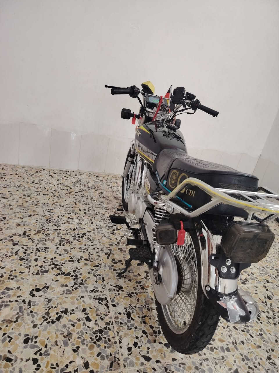 يا الله دراجه  تايكر 4كير جديد للبيع السعر800وبي مجال اوراق منفيس فقط محرك ما ممدود عليه اصبانه مكان رمادي بريشه هاذ رقمي للتواصل ***********مو شراي لا تعبني ولا اتعبك
