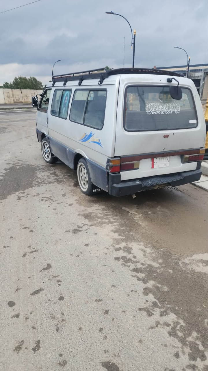 السلام عليكم كيه بسته موديل ١٩٩٣ كير مكينه اكسل شواصي كفاله تخم تاير نضيف ماصارلها فتره من شديته بم ونوزل صار تقريبا ٣ اشهر من سويته تخم كشنات مال بريجو داخلها يرادله ترتيب وبيها نواقص السياره هيئه وغرامات تستلم صافي راعيها يريد مداور 
السنويه سقطت بشهر ٣ بهايه السنه ترايك للنجف شرط مكاني بغداد الحسينيه مال الراشديه 
***********
