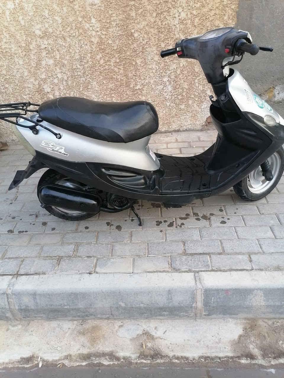 السلام عليكم 
دراجه نوع بيجي نضيفه مثل ماواضح بصوره كلشي يشتغل بيه  سعر 400 بيه مجال ***********
