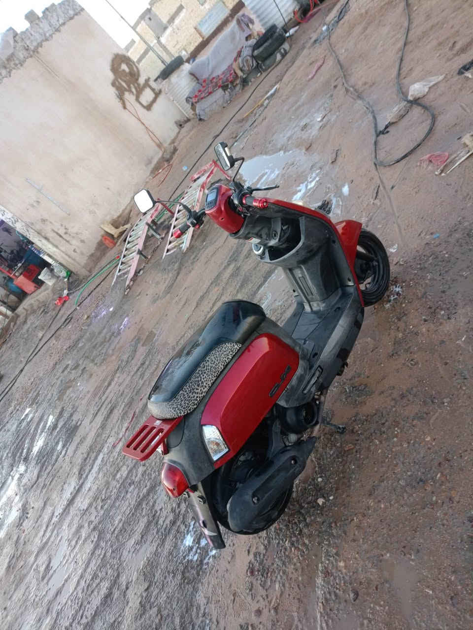 سلام عليكم للبيع بوليس نوزل دراجه نضيفه مامفتوحه 
السعر 750 وبيها مجال المكان النجف 
***********
