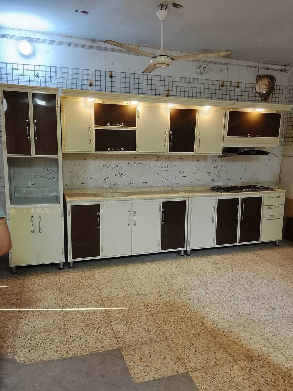 كاونتر تفصال درجه اولى 5قطع كله مرمر نظيف جداً لايوجد ضر ر بغداد الشعب ***********
