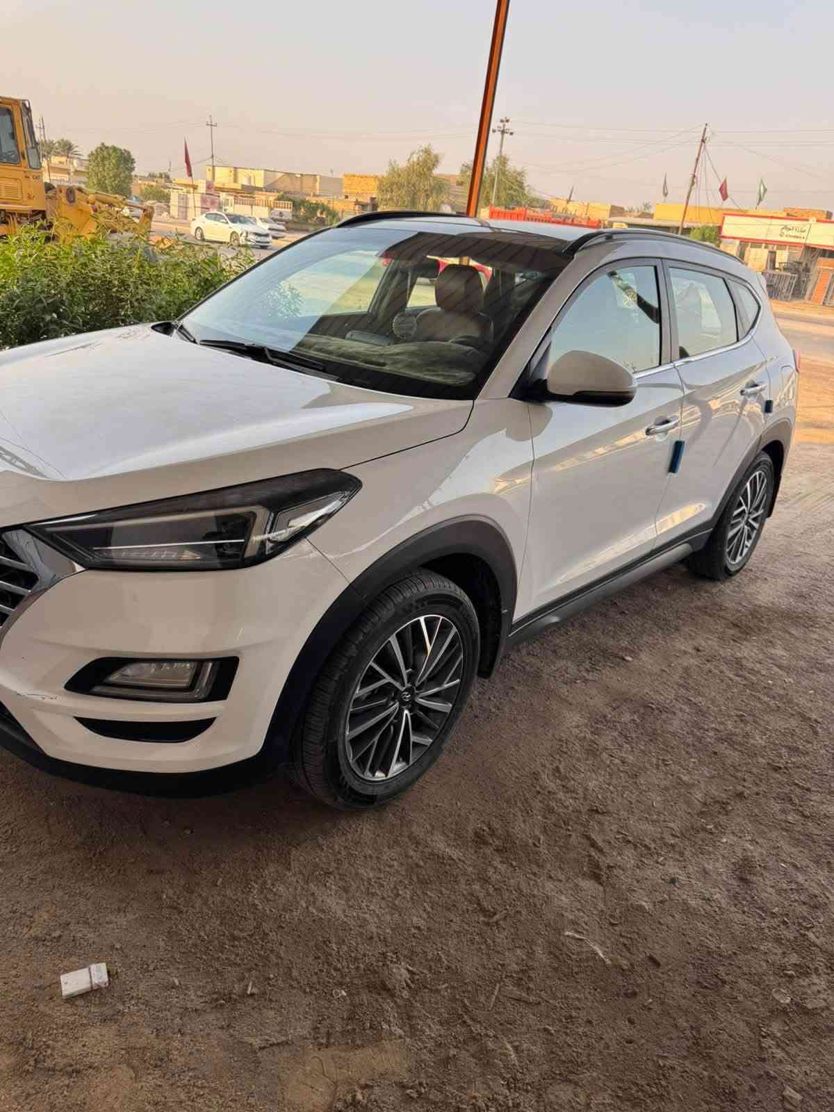 توسان 2019 خليجي رقم بغداد باسمي شخصيا قطعتين صبغ بنيد وجاملغ بدون دواخل  فول مواصفات 
بصمه تشغيل وابواب
خمس عدسات 
كراسي اثنين كهرباء 
داخل صاج 
ماشية 130
داخل جلد 
كامرا خلفية واماميه
محرك 2000 دوش
السعر 168 ورقه مجال بسيط للاستفسار *********** او واتساب
