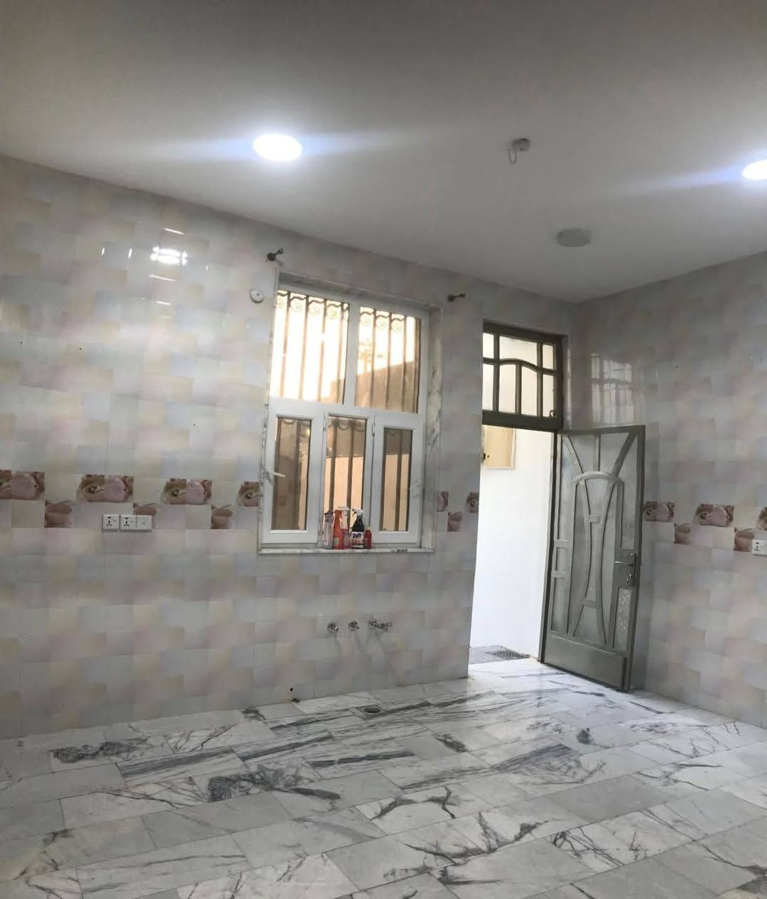 للإيجار • دار سكن • حي الجزائر