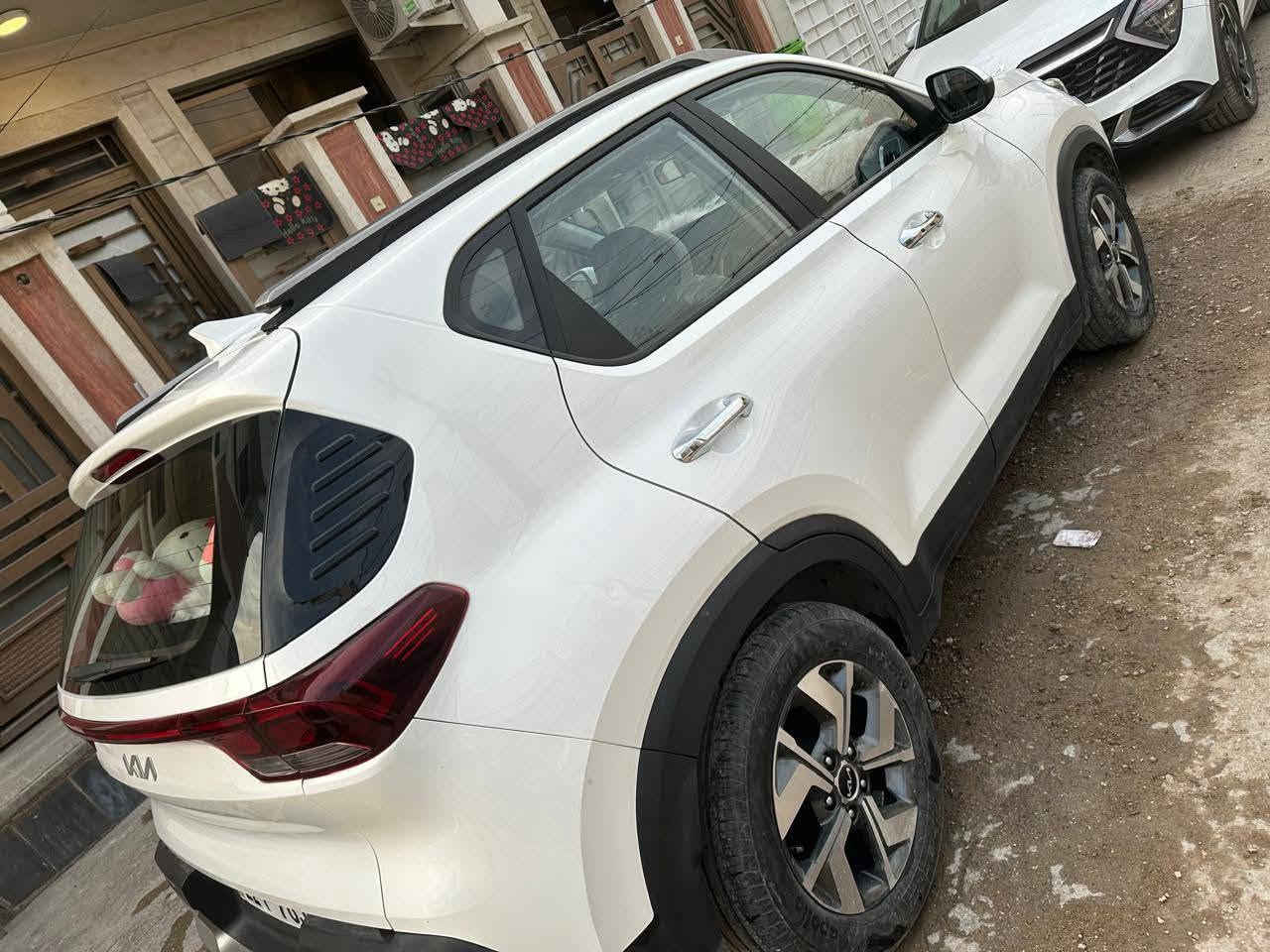 سلام عليكم
كيا سونيت موديل 2022
ماشية ٣٣ الف
بيه ضربة بل بنيد ومصلحة 
ومابي ضرر بل داخل سيارة مال بيت نظيفة كلش 
سيارة ضمان شركة 5 سنوات
بصمة تشغيل عن بعد  
فتحة بل قمارة 
محرك 1500 دوش مواصفات معروفة
السعر 135$
عنوان حي الجامعه
الاتصال ***********
