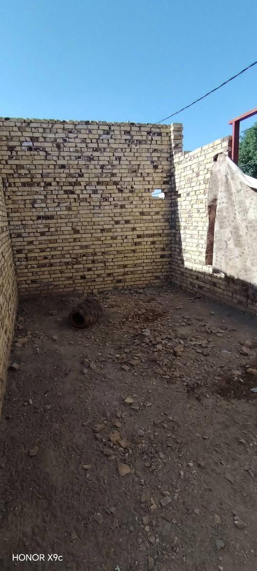البيع مساحته 210 طابو زراعي
يتكون من 2 غرف وصاله ومطبخ وبراني وحمام
الاستفسار ***********واتساب او تصال 🌹 عنوان طريق السنيه معمل الكاشي

نص مكتوب في الصور:
- HONOR X9c