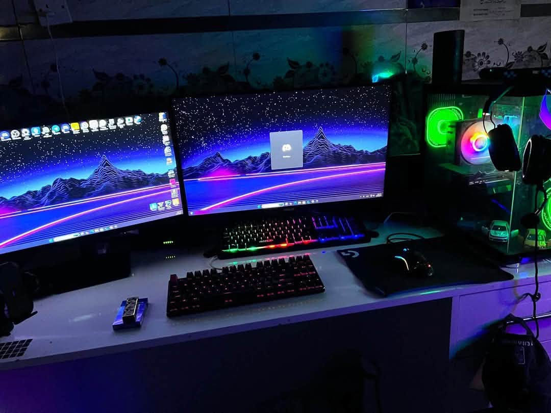🖥️🔥 تجميعة Gaming كاملة للبيع – باكدج متكامل 🔥🎮
فرصة مميزة لامتلاك ست أب Gaming متكامل، جاهز للألعاب والبث وصناعة المحتوى، وجميع القطع بحالة نظيفة جداً.
💻 مواصفات الحاسبة:
🔹 المعالج: AMD Ryzen 5 5600X
🔹 كرت الشاشة: ASUS Dual RTX 3060 Ti 8GB OC
🔹 اللوحة الأم: ASUS Prime B450M-A
🔹 الرام: 16GB (2×8GB) T-Force Delta RGB 3600MHz
🔹 التخزين: NVMe 256GB
🔹 هارد إضافي: Toshiba 1TB 7200RPM
🔹 الباور: MSI 600W A600DN
🔹 التبريد: DeepCool GAMMAXX AG400
🔹 الكيس: MASS 04 Plus
🔹 التبريد والإضاءة: 7×120mm RGB Fans
🖥️ الشاشات والملحقات:
🔥 شاشة ASUS 4K – 165Hz
🔥 شاشة إضافية Acer
🔥 كيبورد + ماوس Glorious
🔥 كيبورد + ماوس إضافي Dragon
🔥 سماعة HyperX Cloud II
🔥 Joystick Xbox
🔥 كرسي Gaming أصلي
🔥 ماوس باد Logitech أصلي
🔥 دركسون Logitech G29
🔥 كاميرا خارجية
🔥 ملحقات وتجهيزات خاصة للتصوير والبث المباشر 🎥🎙️
📦 والأهم:
✅ كل قطعة مذكورة بالإعلان موجودة معها وصلة/فاتورة الشراء
✅ كارتونة القطعة الأصلية موجودة
✅ القطع محافظة ونظيفة وبحالة ممتازة
✅ كامل الأغراض من مشترياتها الأصلية
✅ الست أب كامل وجاهز للاستخدام مباشرة بدون الحاجة لشراء ملحقات إضافية
🎮 يناسب Gaming + Streaming + Editing + Content Creation
💰 السعر: [3.200.000] وبيهة مجال للشراي
📍 الموقع: [بغداد]
📞 للتواصل: [***********]
🔥 البيع كـ باكدج كامل
الحاسبة + الشاشات + الكيبوردات والماوسات + السماعة + الدركسون + الكرسي + الكاميرا + ملحقات البث والتصوير.
للمهتم الجاد، المعاينة والتجربة قبل الشراء.
