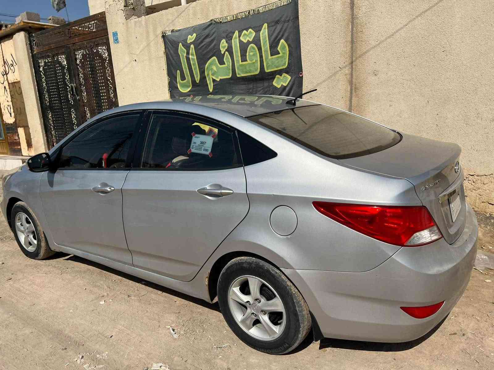 السلام عليكم 
اكسنت مديل 2015 خليحي 
السياره بيه طخه بالمقدمه  مال الجاملق الامامي والباقي كفاله 
السياره جاهزه تبريد حداده تخم تاير 
المحرك بيه خيط تبخير 
السعر (75وبيه مجال) 
 مكاني بصره *********** البصرة, العراق
