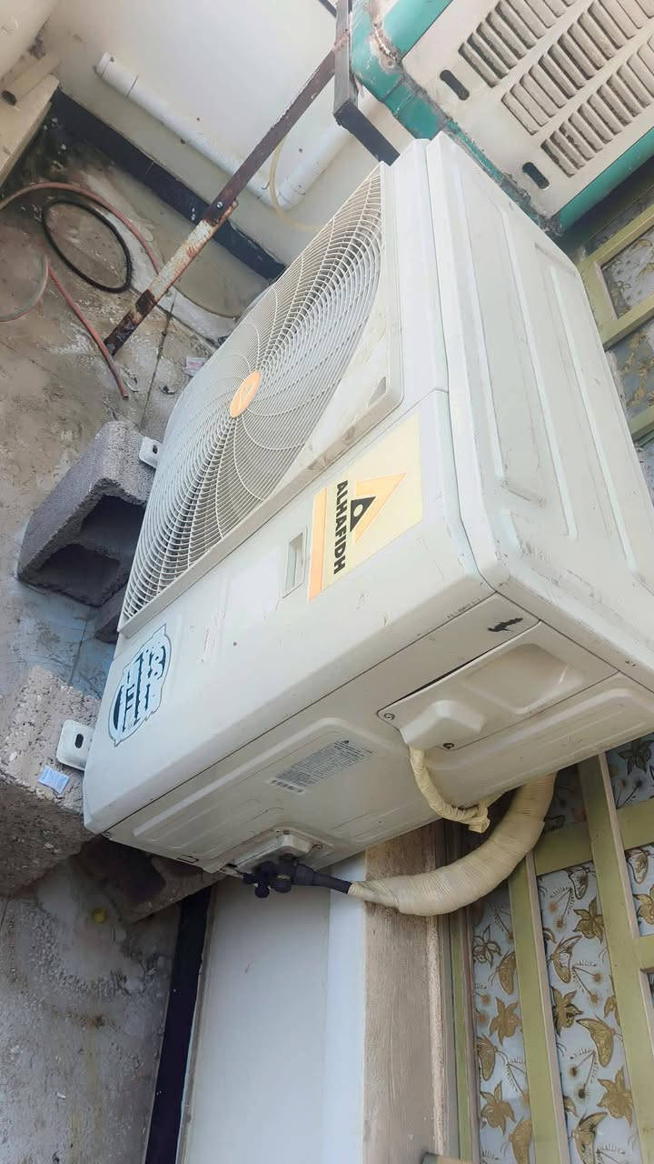 اسلام عليكم سبلت ميديه طنين و800 جديد تدفئه وتبريد سبلت جديد كلش تبريد كلش قوي تجي وشوفه بعينك مكاني بغداد حي بتول السعر 700 وبي مجال شراي يتصل, ***********
