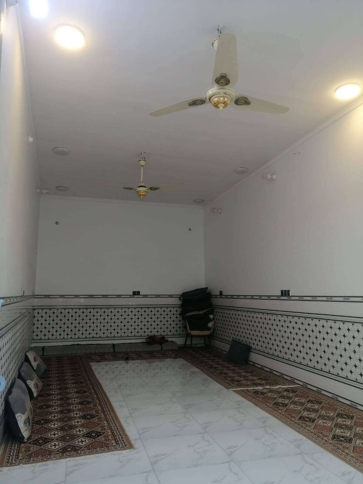سلام عليكم بيت للبيع في الكوام الغربي مساحته ١٨٠ متر متكون من ٢ غرف وصاله كبيره ومطبخ واستقبال ٤*9
