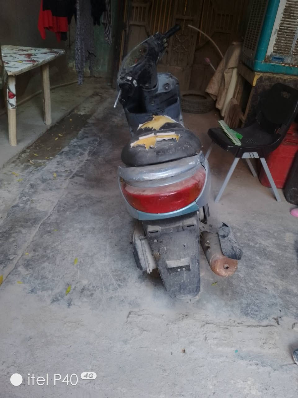 بريز للبيع أبيع كوم حديد دراجه شغاله بس ماعرف شنو لخلل لبيه تشتغل ومن اصعد بيه تطفه اوراقه موجوده مكانه بغداد المعامل 

***********

نص مكتوب في الصور:
- itel P40 4G