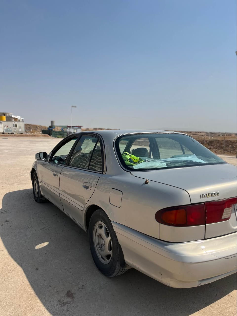 سلام عليكم 
سوناتا موديل 1995 سيارة كير عادي محرك اربعة سلندر 1600 تبريدها ثلاجة منظومة جديدة جامات تحكم كهربائي سنويتها فعالة ب اسمي تحويل شرط كوبون بانزين بيها سعر السيارة (34) مكان ( الموصل ) موصل, نينوى
