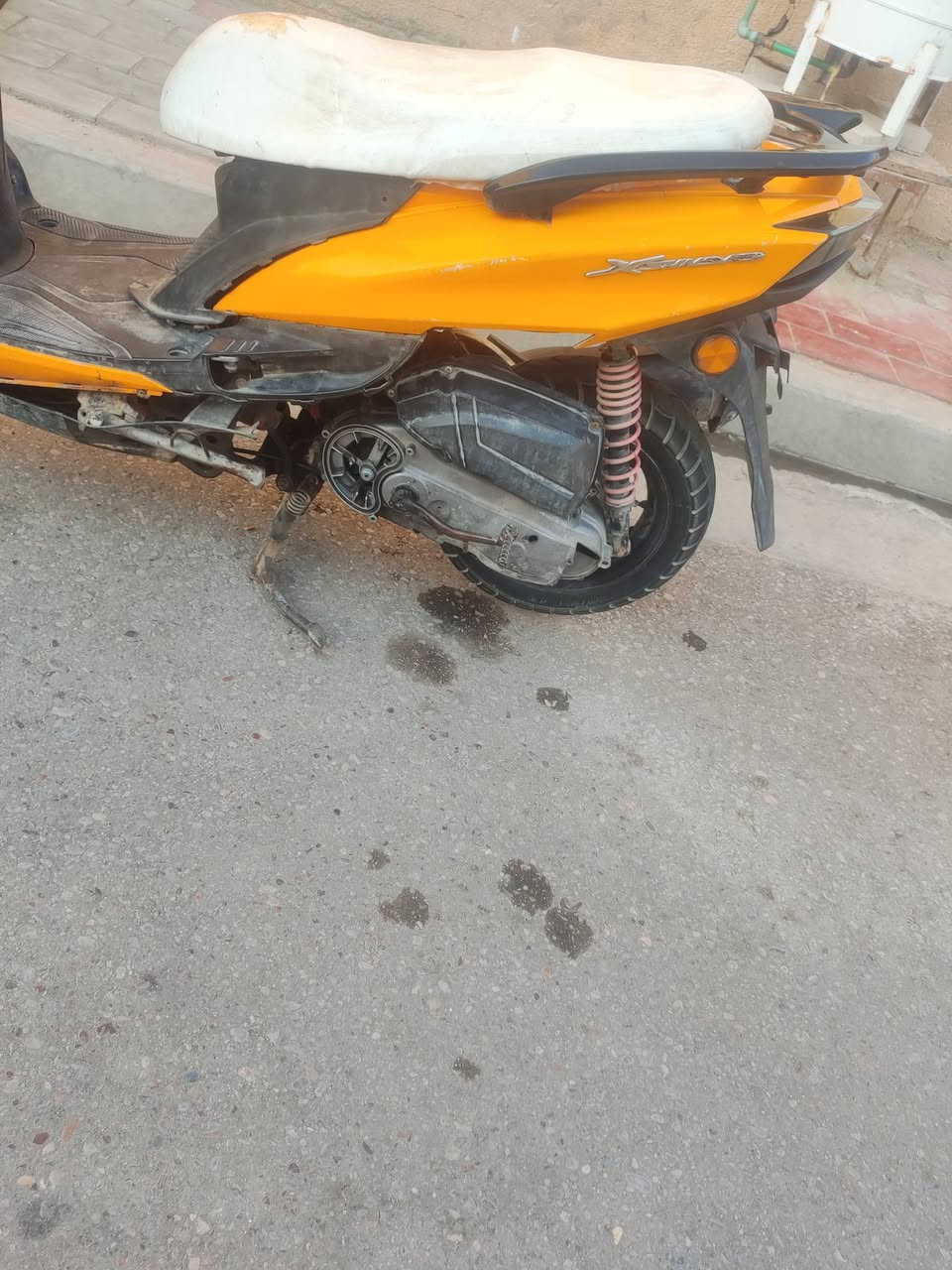 دراجه سكنز متياز ياباني عالي للبيع كامله وجاهزه مكينه خير من الله كهربائيات كله شغاله شلعه فول لسعر 250 لشراي يتصل *********** مكاني كربلاء امن داخلي
