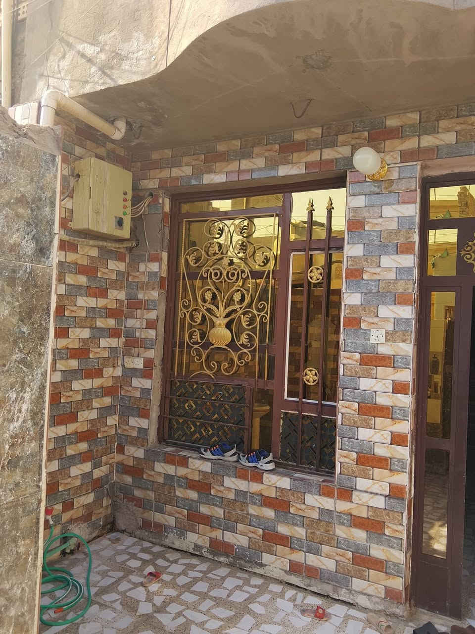 يااللة بيت للبيع مساحة 75مترطابق ونص طابوملك صرف بي غرفتين نوم وستقبال ومطبخ حار ومطبخ بارد وصحيات خارجيه وصحيات داخليه وصطح الطابق الاول وصطح الطابق الثاني  البيت نضيف بناء طابوق عنوانه زعفرانية شارع الكهرباء شارع صورة الامام علي خامس فرع قرب مدرسة زهور العراق سعره 75وبي مجال والاستفسار عل الرقم ***********
