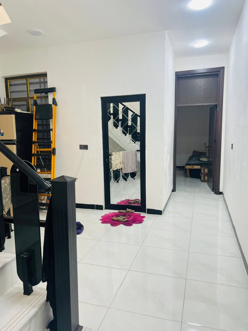 🔥 للبيع فرصة ما تتعوض 🔥
بيت للبيع في الدورة / البوعيثة – العدل الأولى 📍  

🏠 المساحة: 75 متر  

🏢 طابقين  

🚪 الواجهة: 5 متر  

⬇️ نزال 16  

📑 طابو زراعي (تنازل شركة)  

🛏️ 3 غرف نوم  

🛁 3 حمامات  

🛋️ استقبال + مطبخ  

✨ البيت جاهز من كلشي

✨ الواجهة لبخ ومرتب  

📍 موقع هادئ وقريب من الخدمات  

👤 البيع مباشر من صاحب الدار (مو مكتب)  

📞 ***********  

🔥 السعر مناسب للجادين فقط
